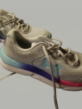 Under Armour Tennis Shoes Size 7